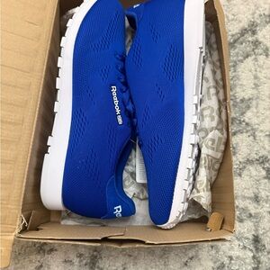 Reebok CL Runner V62608 Blue and White Athletic Shoes Brand New with Tags